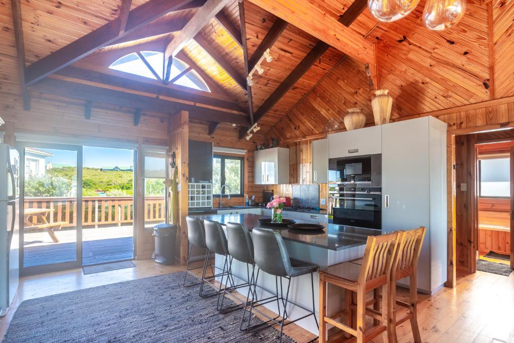 Malgas Views Top House - Kitchen Dining